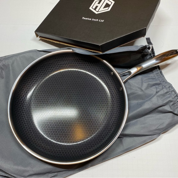 HexClad Hybrid Nonstick 12-Inch Fry Pan with Tempered Glass Lid Stay-Cool Handle - Picture 2 of 6